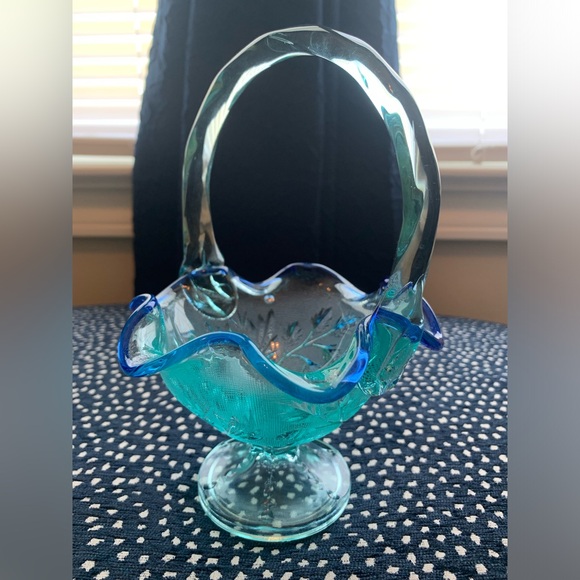Fenton turquoise basket with blue rim - Picture 4 of 10